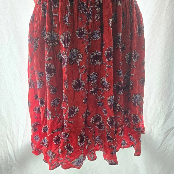 Lovely Red Floral Crepe Dress - Picture 5 of 9